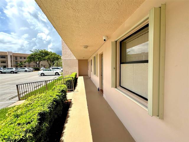 Sunrise Lakes Condo