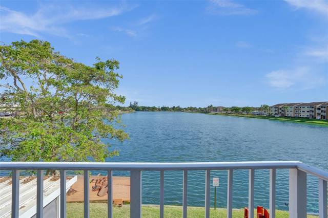 Lakeshore TownhousesHomes for Sale in Davie, FL