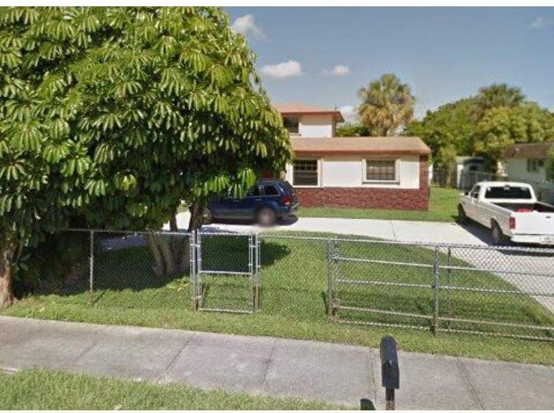 3 bedroom Single Family Residence at 890 NW 33rd Way, Sunrise Heights 48-37 B, Lauderhill — photo 2