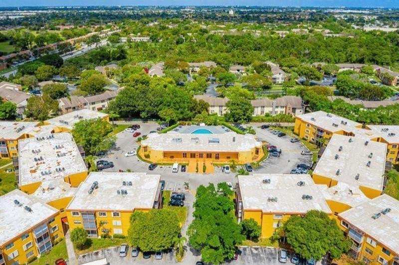 1 bedroom Condominium at 4334 NW 9th Avenue #9-3B, Heritage Circle, Deerfield Beach — photo 1