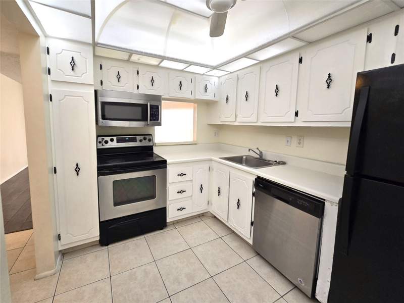 1 bedroom Condominium at 4334 NW 9th Avenue #9-3B, Heritage Circle, Deerfield Beach — photo 2
