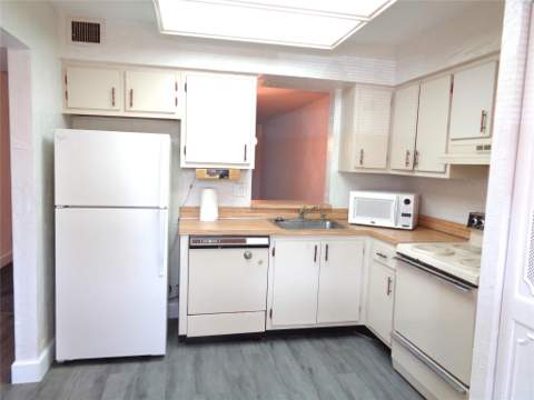 7320 Lake Circle Drive #101, Margate FL - photo 9 of 42