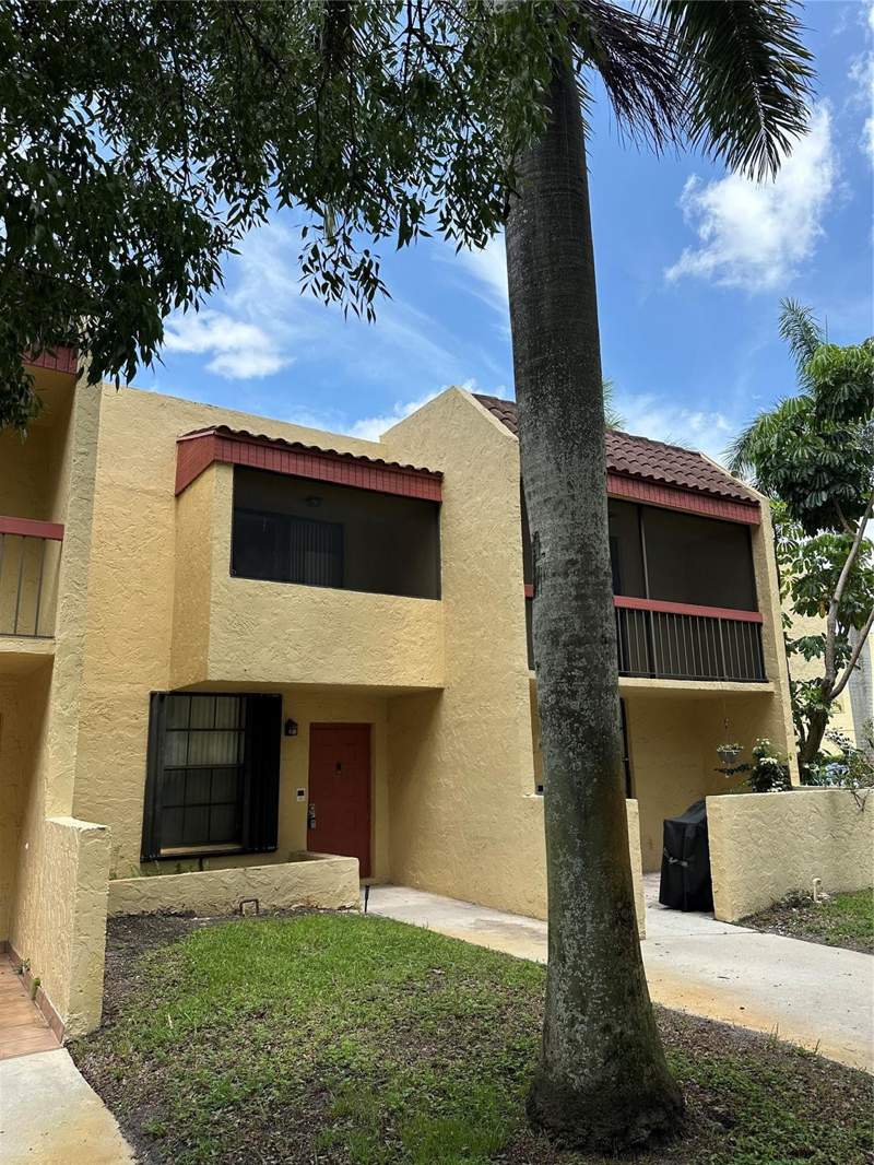 2 bedroom Townhouse at 745 SE 1st Way #97, Vista Gardens, Deerfield Beach — photo 2