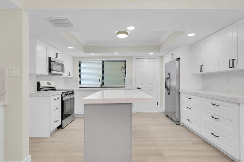 2 bedroom Townhouse at 11457 Shady Oaks Lane, Twelve Oaks, North Palm Beach — photo 2