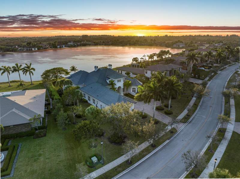 5 bedroom Single Family Residence at 3111 Lake Ridge Lane, Windmill Reserve, Weston — photo 2