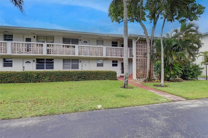 1 bedroom Condominium at 30 SE 13th Street #B2, Palm Royal Apts, Boca Raton — photo 2