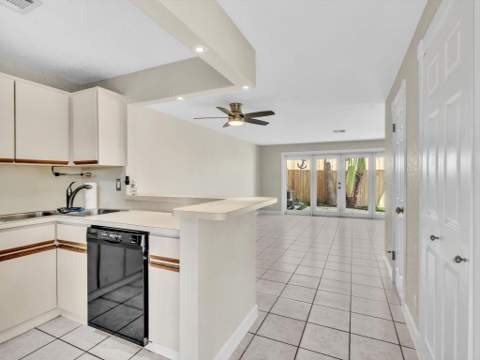 499 SE 13th Street #8e, Fort Lauderdale FL - photo 9 of 34