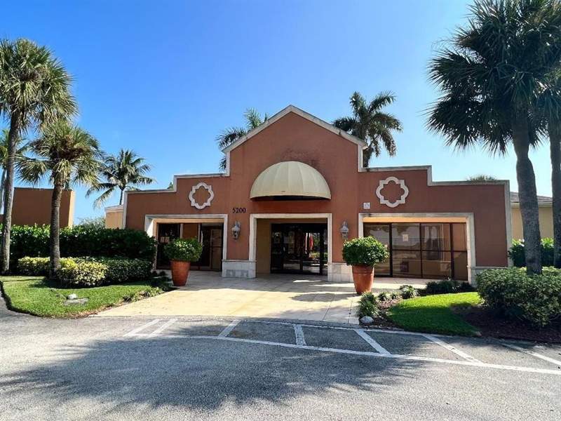 2 bedroom Condominium at 5200 NW 31st Avenue #H 158, Villas At Lakeview, Fort Lauderdale — photo 2