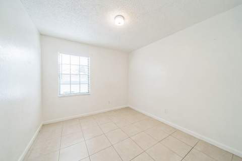 390 SW Colesbury Avenue, Port St. Lucie FL - photo 9 of 31