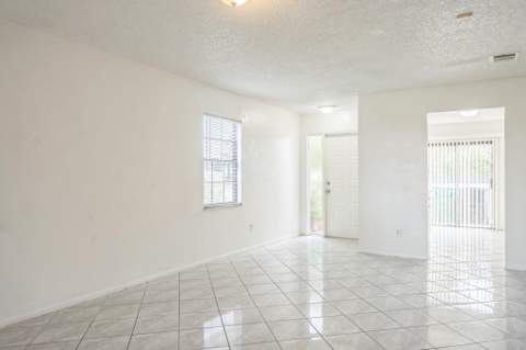 390 SW Colesbury Avenue, Port St. Lucie FL - photo 11 of 31