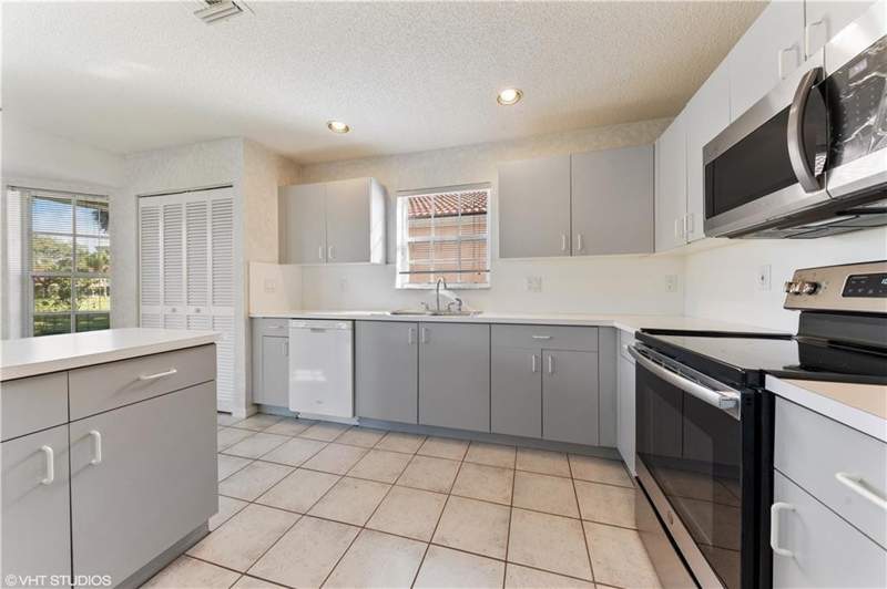 3 bedroom Single Family Residence at 7697 NW 25th Street, Holiday Spgs East 133-49, Margate — photo 3