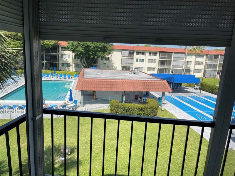 2 bedroom Condominium at 9410 N Hollybrook Lake Drive #310, Hollybrook Golf & Tennis, Pembroke Pines — photo 3