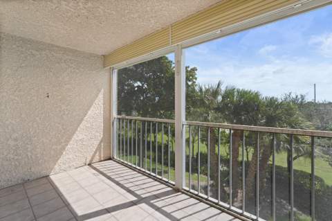4550 NW 18th Avenue #301, Deerfield Beach FL - photo 14 of 24