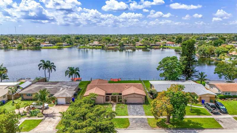 3 bedroom Single Family Residence at 8720 Pasadena Boulevard, Pasadena Lakes West 69-37, Pembroke Pines — photo 1