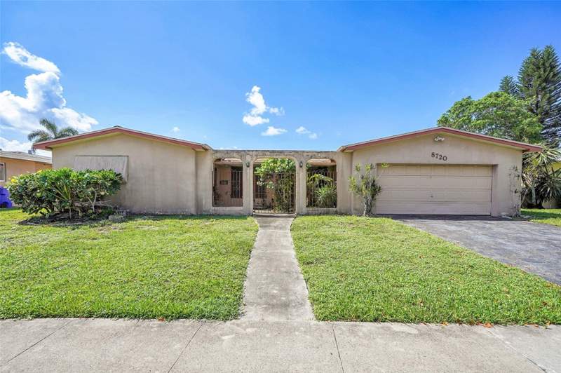 3 bedroom Single Family Residence at 8720 Pasadena Boulevard, Pasadena Lakes West 69-37, Pembroke Pines — photo 2