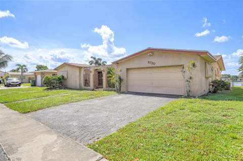 8720 Pasadena Boulevard, Pembroke Pines FL - photo 11 of 43