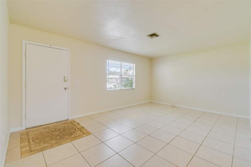 3 bedroom Single Family Residence at 458 SE Galleon Lane, Psl Sec 6, Port St. Lucie — photo 3