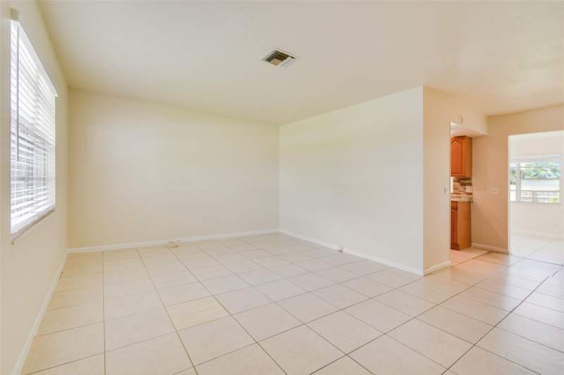 3 bedroom Single Family Residence at 458 SE Galleon Lane, Psl Sec 6, Port St. Lucie — photo 2