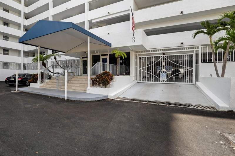 2 bedroom Condominium at 3100 NE 49th Street #1105, The Royal Mariner Condo, Fort Lauderdale — photo 3