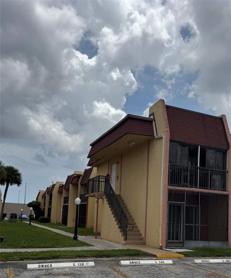2 bedroom Condominium at 2850 NW 55th Avenue #2D, Stonebridge Gardens, Lauderhill — photo 2