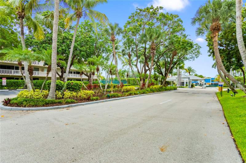 2 bedroom Condominium at 16 Royal Palm Way #302, Boca Bayou, Boca Raton — photo 2