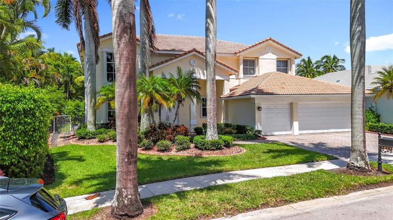 5 bedroom Single Family Residence at 1673 Victoria Pointe Circle, Sector 7-Parcel W, Weston — photo 3