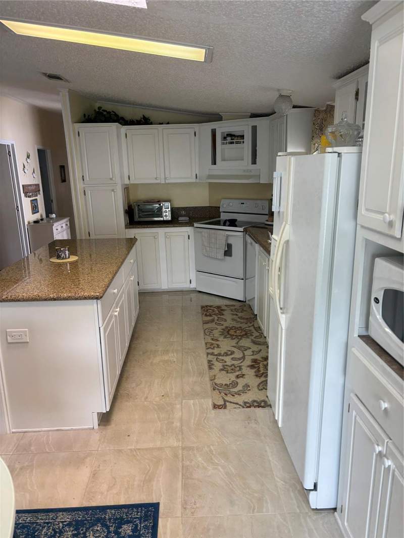 2 bedroom Mobile Home at 5116 NW 4th Avenue, Highland Meadows Estates West, Deerfield Beach — photo 4