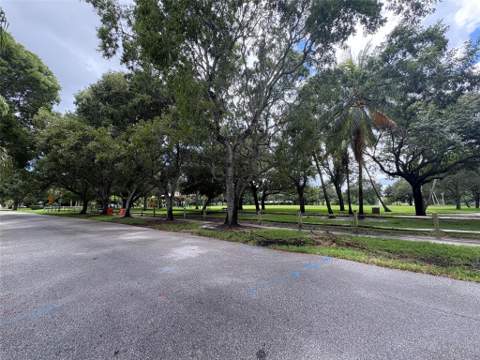 2109 Pinehurst Drive, West Palm Beach FL - photo 15 of 28