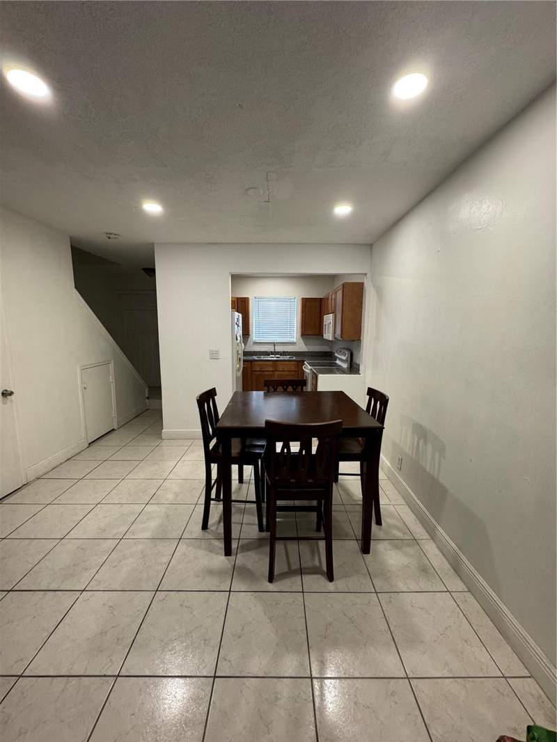 2 bedroom Condominium at 2452 Taylor Street #204, George Town, Hollywood — photo 3