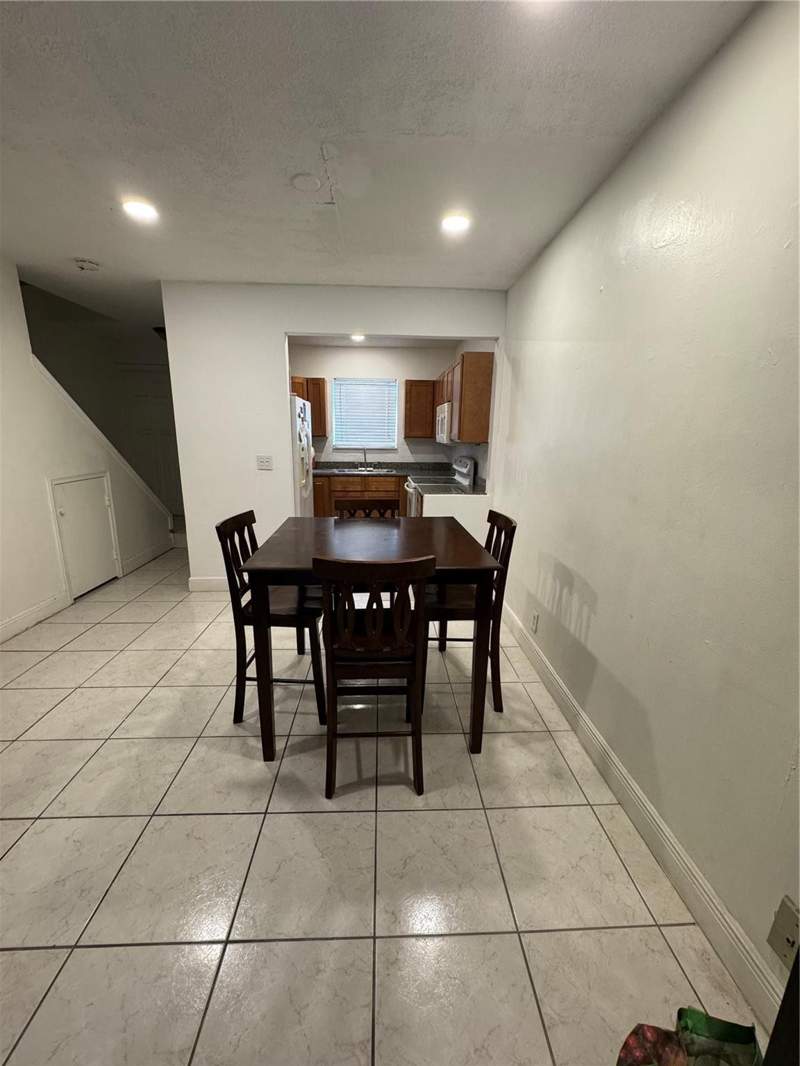 2 bedroom Condominium at 2452 Taylor Street #204, George Town, Hollywood — photo 5