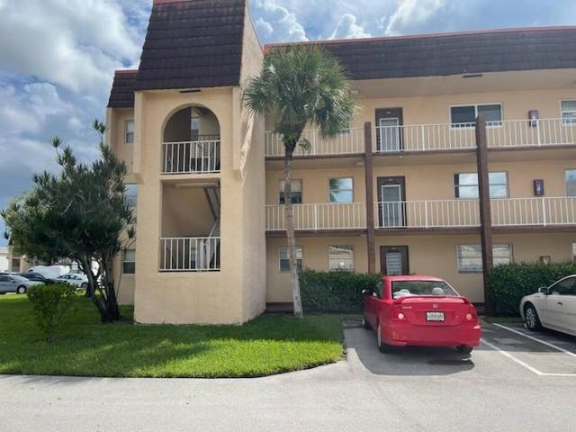 Sunrise Lakes Condo