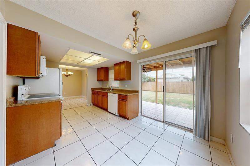 3 bedroom Single Family Residence at 9728 SW 3rd Street, Sandalfoot Cove Sec 03, Boca Raton — photo 3