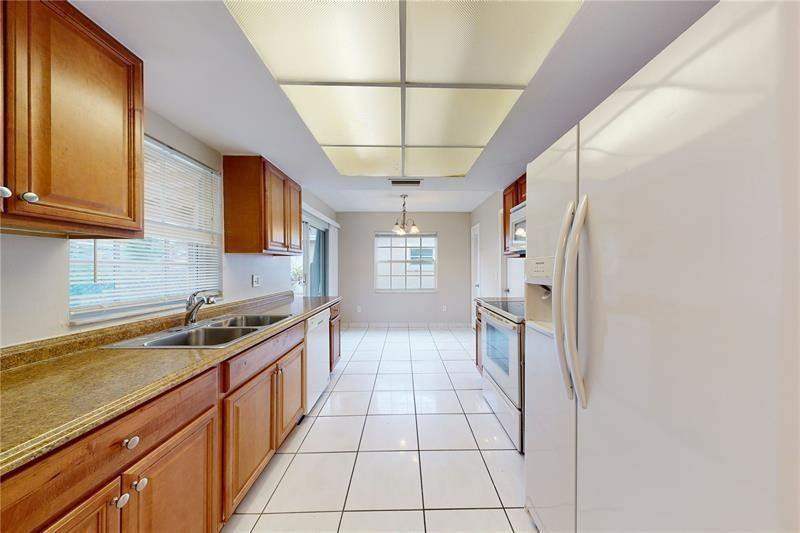 3 bedroom Single Family Residence at 9728 SW 3rd Street, Sandalfoot Cove Sec 03, Boca Raton — photo 4