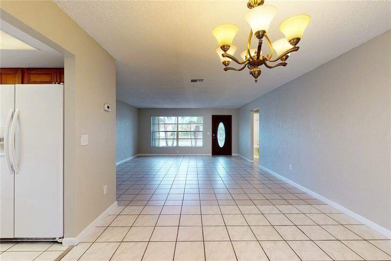 3 bedroom Single Family Residence at 9728 SW 3rd Street, Sandalfoot Cove Sec 03, Boca Raton — photo 2