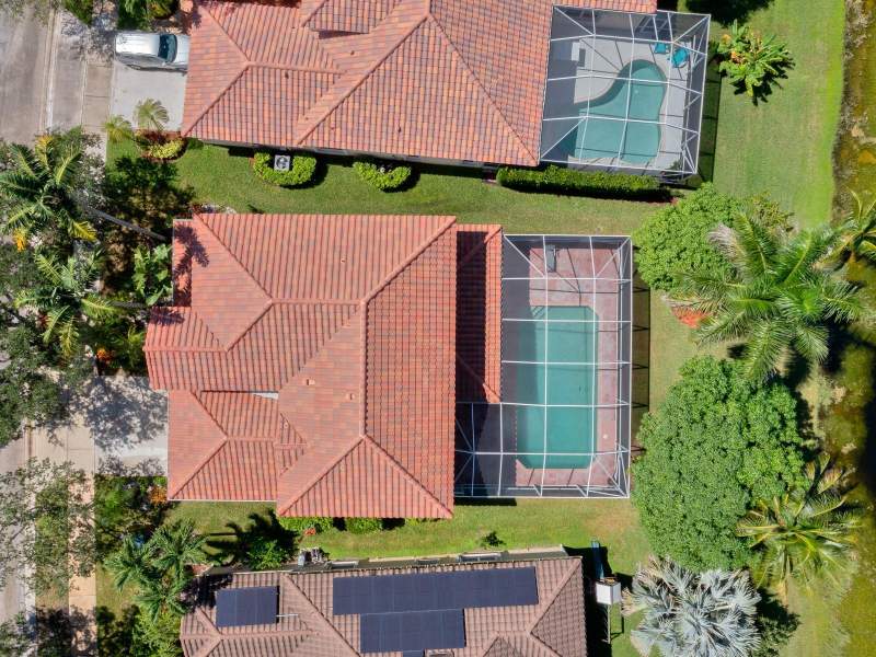 5 bedroom Single Family Residence at 4032 Pinewood Lane, Sector 8, 9 & 10, Weston — photo 2