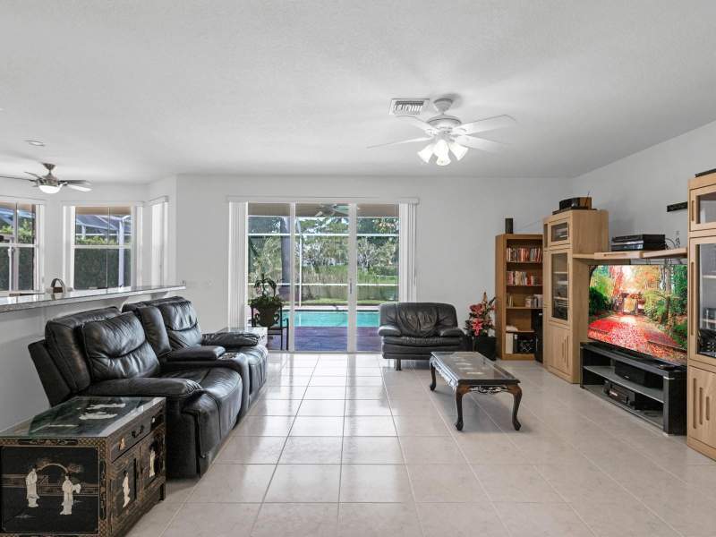 5 bedroom Single Family Residence at 4032 Pinewood Lane, Sector 8, 9 & 10, Weston — photo 5