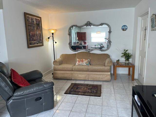 2 bedroom Condominium at 2145 Pierce Street #101, Warrenton House Condo, Hollywood — photo 2