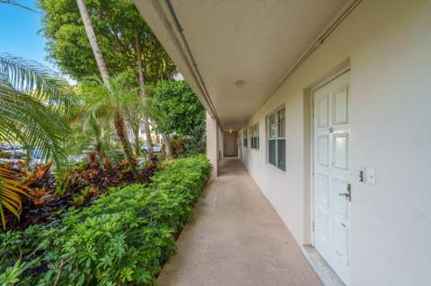 3800 Oaks Clubhouse Drive #110, Pompano Beach FL - photo 7 of 57