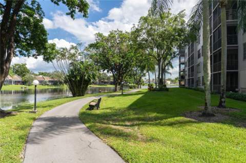 1101 Colony Point Circle #220, Pembroke Pines FL - photo 11 of 28