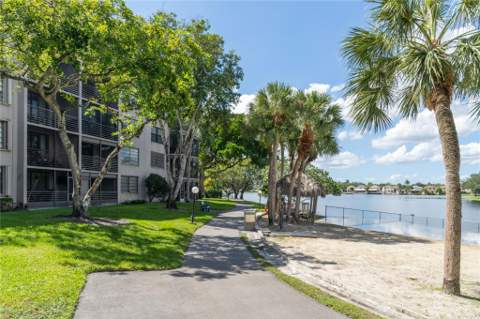 1101 Colony Point Circle #220, Pembroke Pines FL - photo 12 of 28