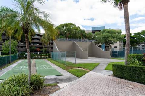 1101 Colony Point Circle #220, Pembroke Pines FL - photo 20 of 28