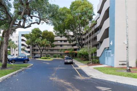 1101 Colony Point Circle #220, Pembroke Pines FL - photo 23 of 28