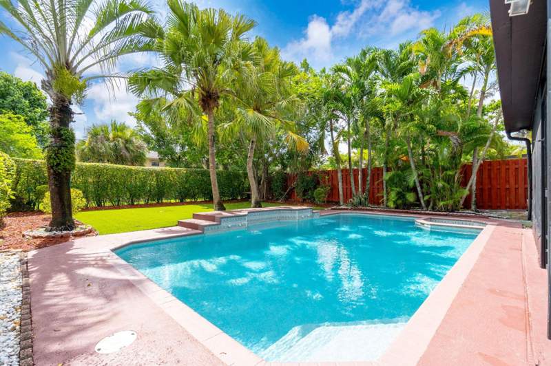 4 bedroom Single Family Residence at 3981 NW 81st Terrace, Pine Glen, Coral Springs — photo 2