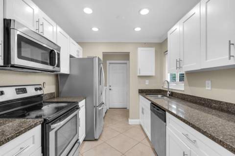 3981 NW 81st Terrace, Coral Springs FL - photo 10 of 32