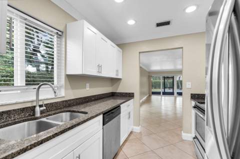3981 NW 81st Terrace, Coral Springs FL - photo 11 of 32