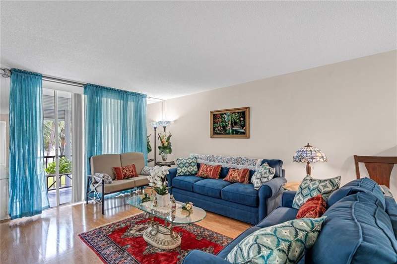 2 bedroom Condominium at 9800 N Hollybrook Lake Drive #202, Hollybrook Golf & Tennis, Pembroke Pines — photo 2