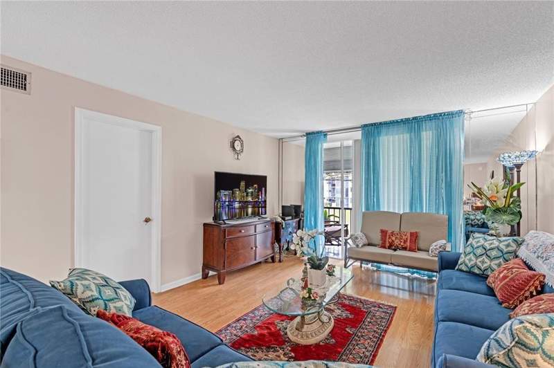 2 bedroom Condominium at 9800 N Hollybrook Lake Drive #202, Hollybrook Golf & Tennis, Pembroke Pines — photo 3