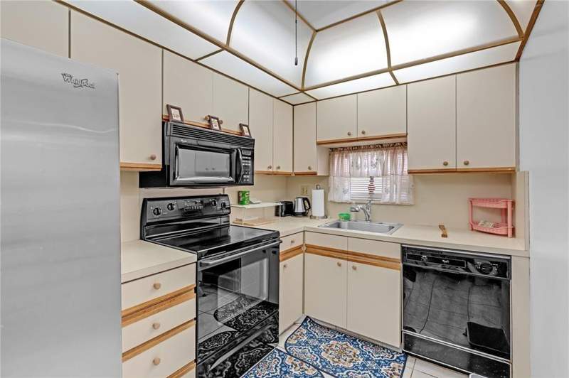 2 bedroom Condominium at 9800 N Hollybrook Lake Drive #202, Hollybrook Golf & Tennis, Pembroke Pines — photo 5