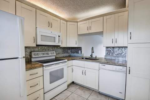 3905 N Nob Hill Road #201, Sunrise FL - photo 8 of 32