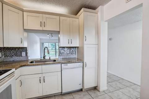 3905 N Nob Hill Road #201, Sunrise FL - photo 9 of 32